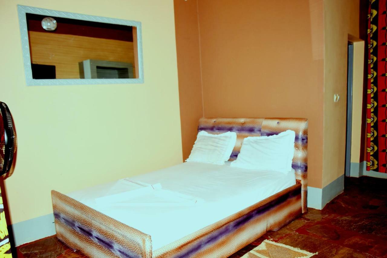 Saint Blaise Hotel Bujumbura Szoba fotó